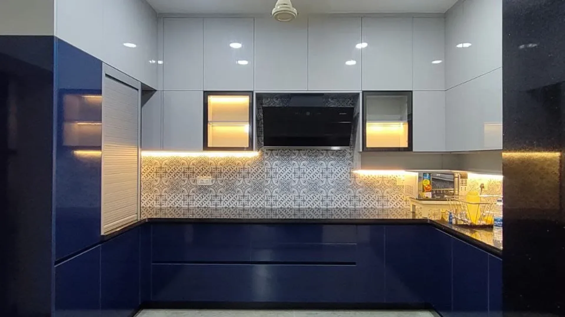 photo_6271651515416120784_y